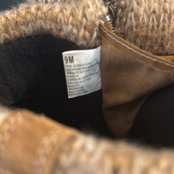 Khombu Cozy Tan Ankle Boots - Picture 6 of 8